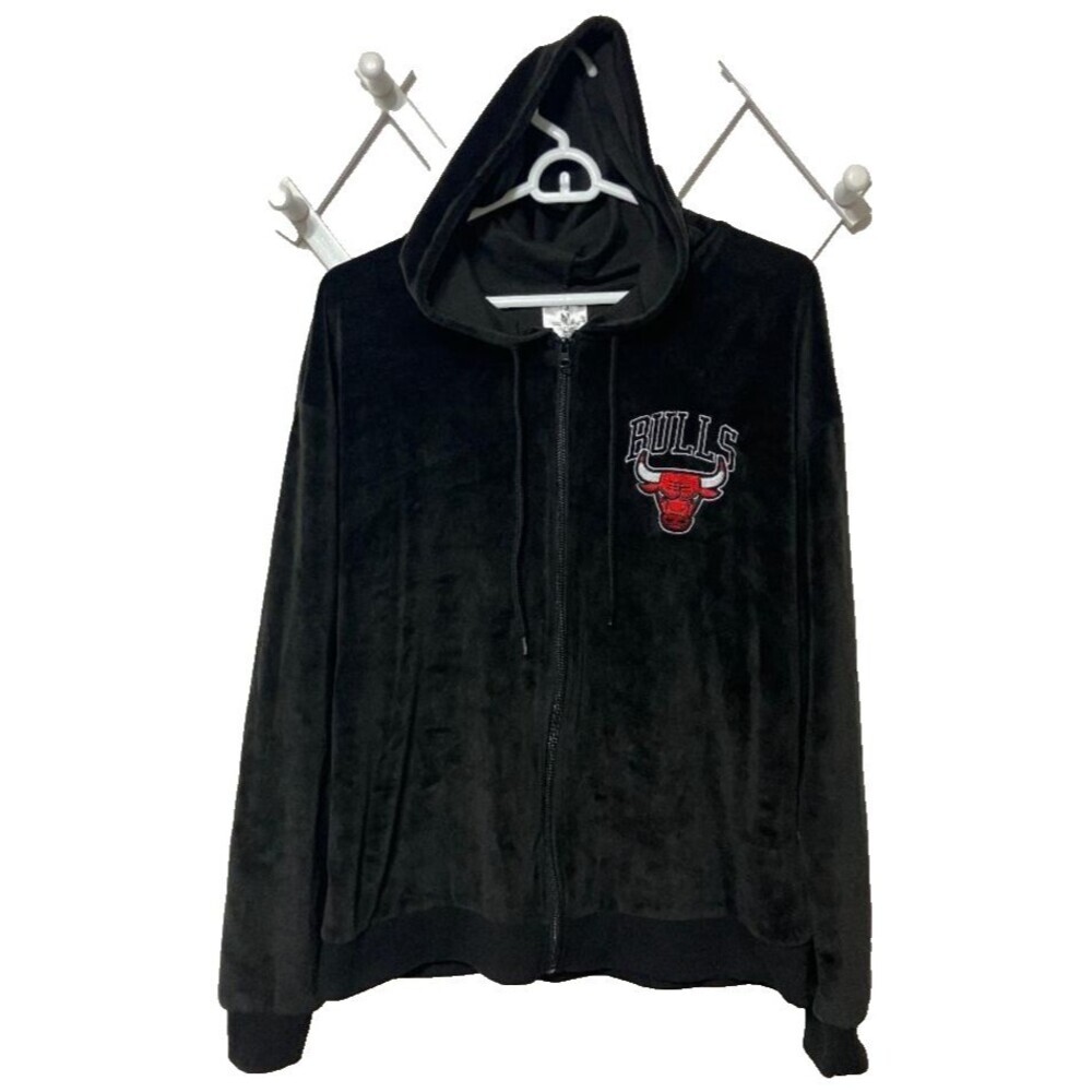 NBA Chicago Bulls L Black Velour Track Jacket Y2K Streetwear Sporty Aesthetic